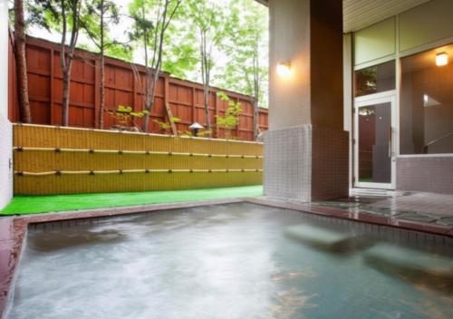 a swimming pool in the middle of a building at glampark Otaru Hanaemi Hokkaido in Otaru