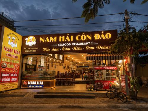 a store with a sign that reads nam hlaonon dao at Nam Hai Con Dao Hotel in Con Dao
