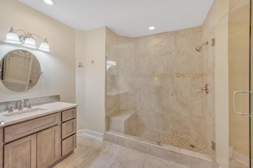 a bathroom with a shower and a sink at Elegant Jewel Sports Event Hosting in Lithonia
