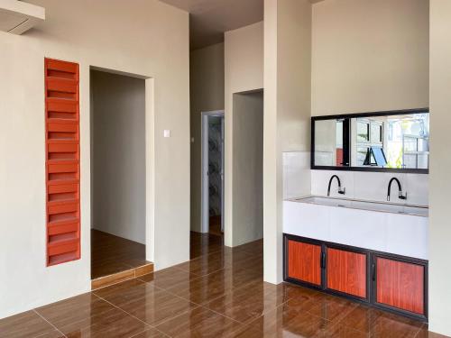 a bathroom with a sink and a mirror at SANS Vibes Grand Surya Jember Mini Zoo in Panti