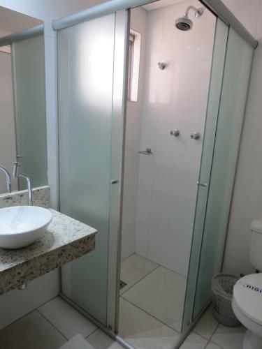Ένα μπάνιο στο Hotel Pousada Ourinhos