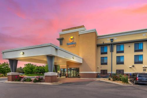a rendering of a hotel with a parking lot at Comfort Suites Longmont in Longmont