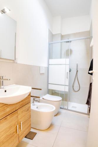 Modern Apartment with Private Patio near Navigli & Bocconi