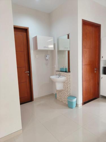 a bathroom with a sink and a toilet at Prosperity House Southlinks in Bagam