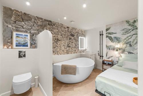 Romantic suite- Beach within walking distance- Old Antibes photo 9