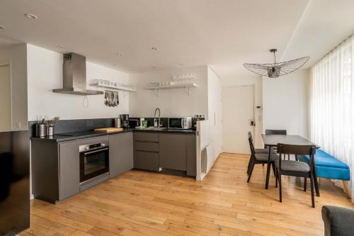 Bright & renovated 3BD for 8 guests in Le Marais!