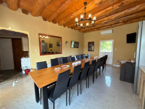 Villa Olive Tree with Private Pool and Jacuzzi