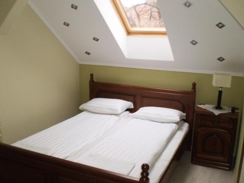 Postel nebo postele na pokoji v ubytování Mosoly Apartman