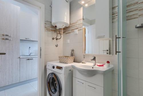 a bathroom with a washing machine and a sink at Apartment Vallera in Medulin