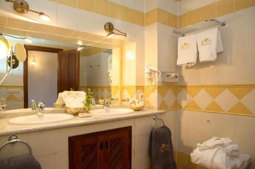 a bathroom with two sinks and a large mirror at Casa Font i Roig in Maria de la Salut