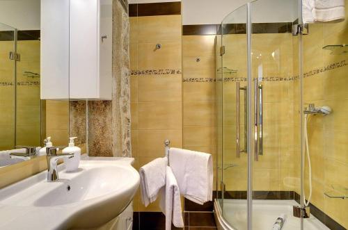 a bathroom with a sink and a shower at Villa Lucy in Barban