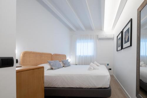 BeBarceloner Eixample Duplex Apartments