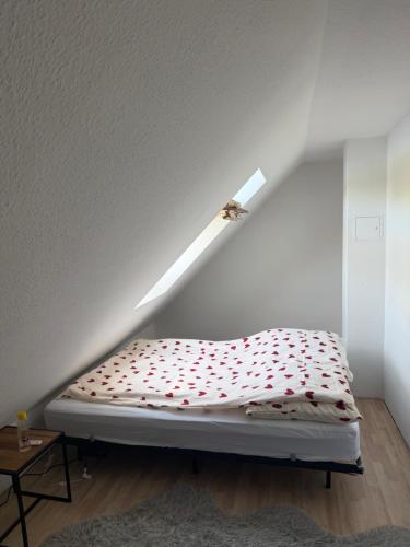 a bed in a room with a sloped ceiling at Exklusives Dach-Loft Helles Wohnerlebnis in Elmshorn