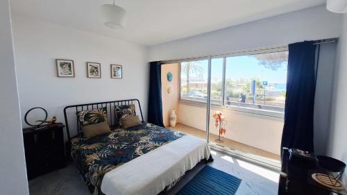 Appartement de 92 m2 climatisé face à la mer avec garage