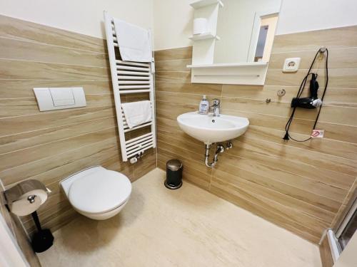 a bathroom with a toilet and a sink at Haus Juliane, Lichtblick in Warnemünde