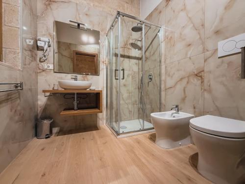 a bathroom with a shower and a toilet and a sink at Agriturismo Tenuta Santarcangelo in Scanzano