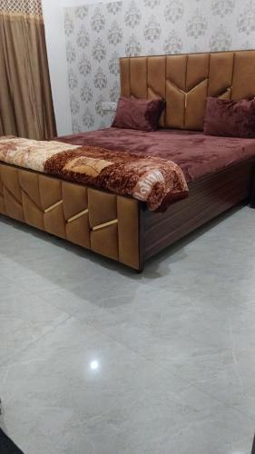 a large bed in a room with at Hotel Sunray in Tarn Tāran