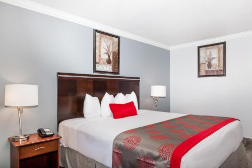 Cama o camas de una habitación en Ramada by Wyndham San Diego Poway Miramar