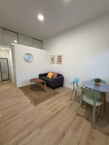 Refurbished flat in an excellent location - Longares
