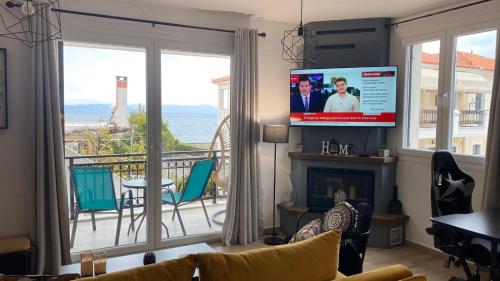 Seaview Luxury Apartment with private parking