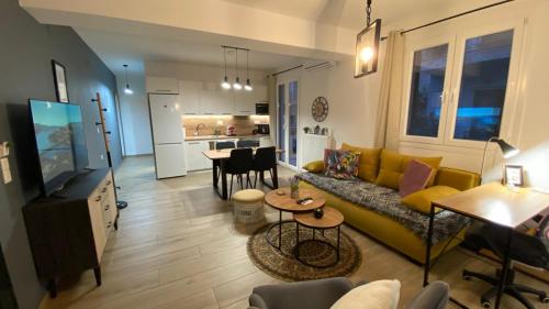 Garden Seaview Luxury Apartment with private parking