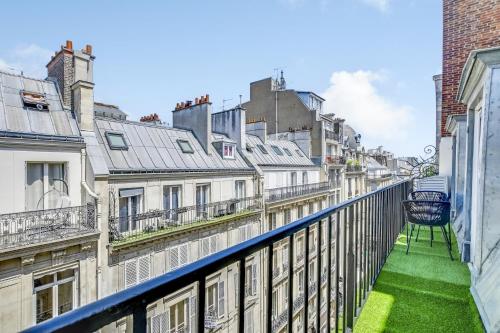 Pick A Flat's Apartment in Champs-Elysées - Rue Ponthieu