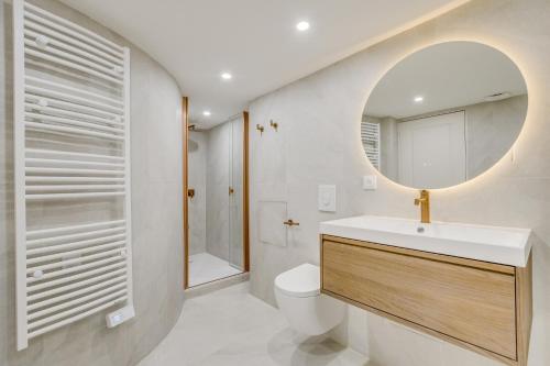 Pick A Flat's Apartment in Champs-Elysées - Rue Ponthieu