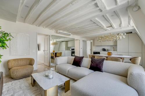Pick A Flat's Apartment in Champs-Elysées - Rue Ponthieu