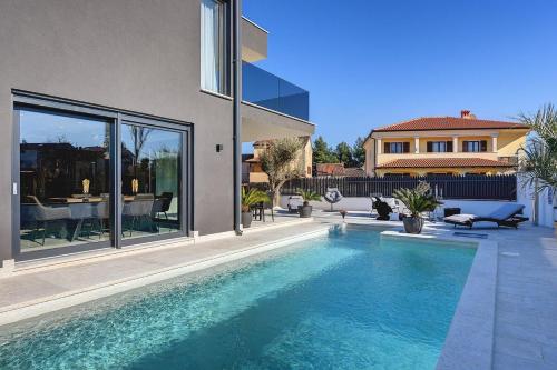 Villa Orion - Private Heated Pool, Sauna & Jacuzzi