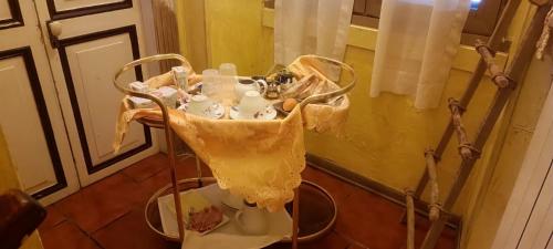 a table with tea cups and a mirror in a room at Le Vie del Castello in Francavilla Bisio