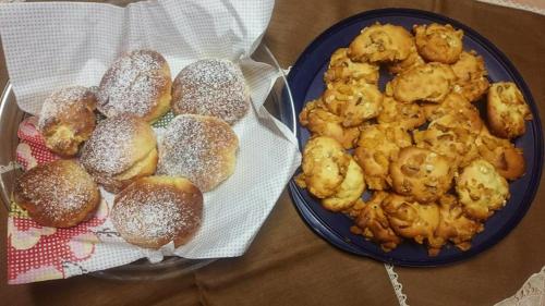 a blue plate of doughnuts and donuts on a table at B&B Villino Giovanna Wi-Fi AC Prima fila mare Pineta in Porto SantʼElpidio