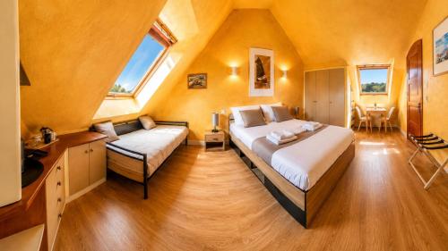 a bedroom with a large bed and a couch at MARYPRATJOULOU Chambres d'hôtes- salle de bain privative- spacieux calme- GR34- bord de mer d'IROISE- Petit déjeuner compris PAIEMENT UNIQUEMENT SUR PLACE , ESPECES ,CB in Porspoder