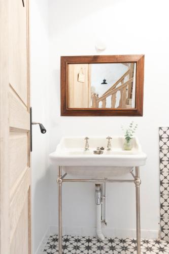 a bathroom with a sink and a mirror at Moulin Dorceau - 15 couchages - voir notre site in Rémalard