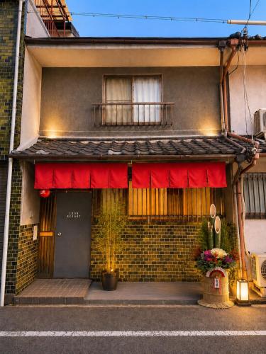 LEON RESORT HOTEL Max 13 people,5min walk Taisho Station,6 min from Shinsaibashi,9 min from Namba Dotonbori,14 min from Universal Studios Japan,Excellent location, entire detached house for private 最大13名 京セラドーム 梅田 難波 USJ 大阪観光