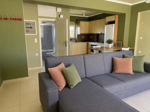 Artemida Olive Gem - Sunny Balcony Views & Parking