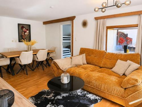 Aparthaus Dittelbach by Faraway Homes