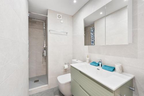 Comfortable First Line Apartment