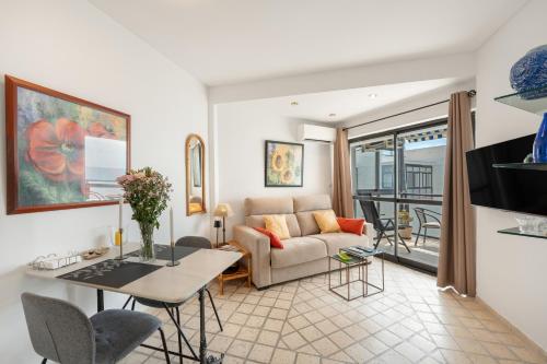 Comfortable First Line Apartment