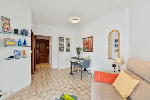 Comfortable First Line Apartment