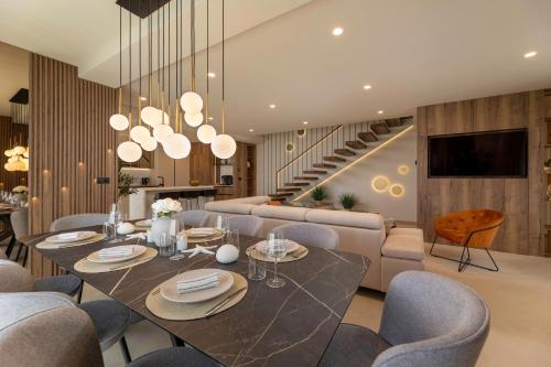 Villa Cremona 1 by El-pi Tours