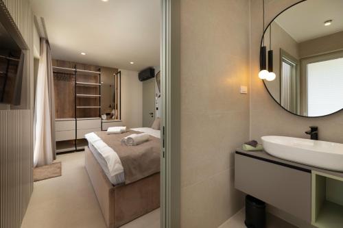 Villa Cremona 1 by El-pi Tours