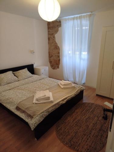 a bedroom with a bed with two towels on it at Loparina House in Nerezine