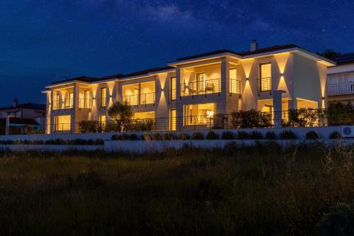 Villa Cremona 2 by El-pi Tours