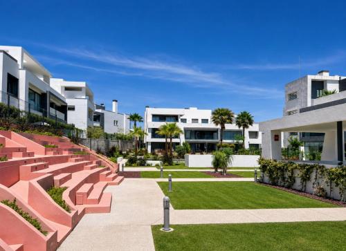 Elegant Estepona Retreat with terrace, pools & gym