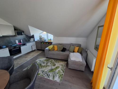 a living room with two couches and a kitchen at Lemon Garden Villapark in Bükfürdő