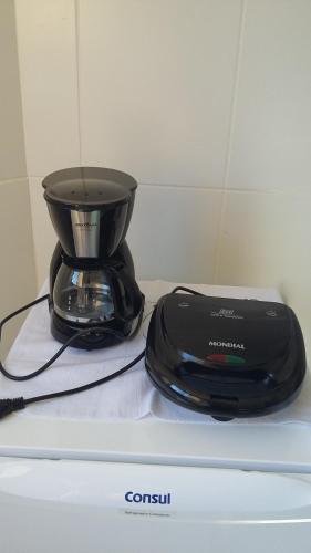 a black blender sitting on top of a counter at Condado Aldeia dos Reis 205 e 213 in Mangaratiba