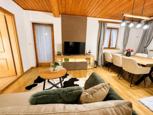 Aparthaus Dittelbach by Faraway Homes