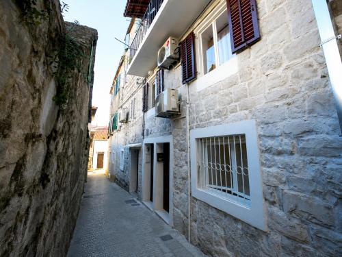 The Stone Alley Retreat
