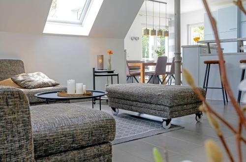 a living room with two couches and a table at Ferienwohnung Rafaela in Zinnowitz