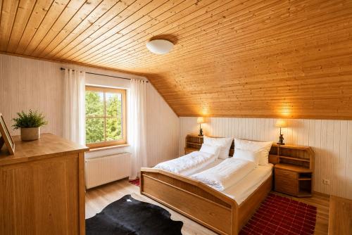 Llit o llits en una habitació de Frein Chalets - Wildalm
